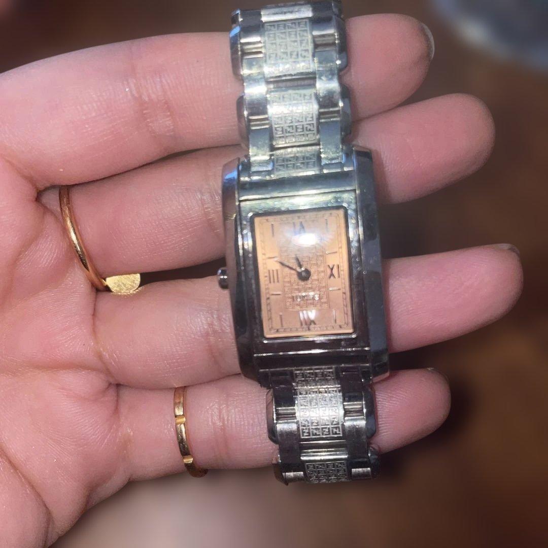 FENDI シルバー アナログ時計 ベージュ文字盤