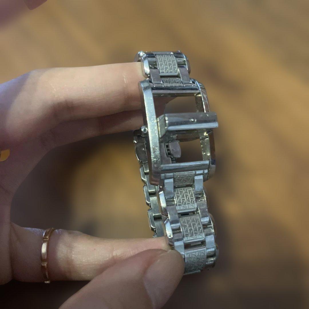 FENDI シルバー アナログ時計 ベージュ文字盤