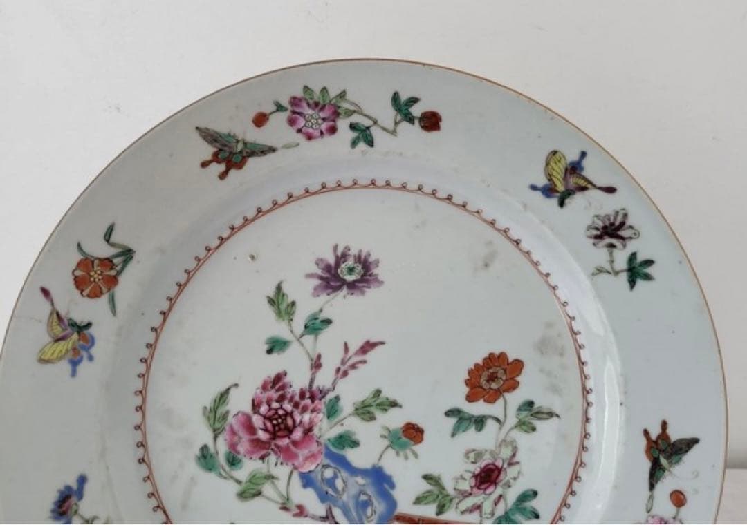 中国古美術品　清の乾隆時代　粉彩草花文皿　本物保証　23cm