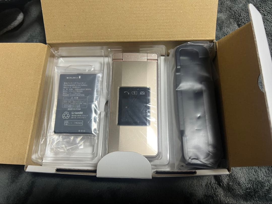 ①新品未使用 ソフトバンク かんたん携帯 10 ゴールド　テレビ ワンセグ