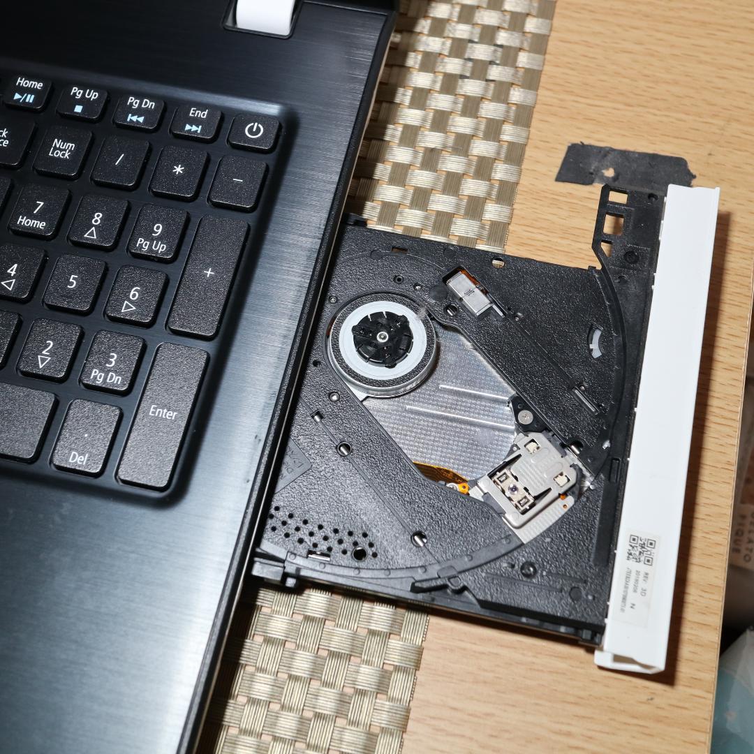 Win11公式対応8世代i7/メ16G/新品SSD/DVD/無線/カメラ/FHD