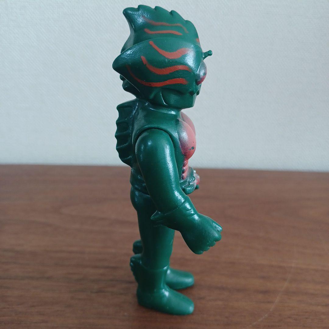 無版権　パチもの「仮面ライダーアマゾン」風の緑色の希少ソフビフィギュア