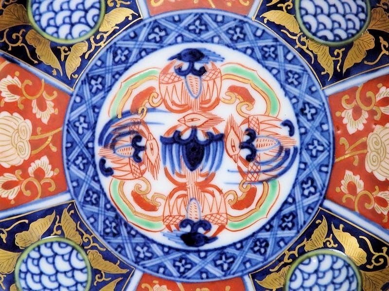 大聖寺伊万里　金襴　金唐草に青海波の図　描分八角６寸皿　２枚　079AS-CQe