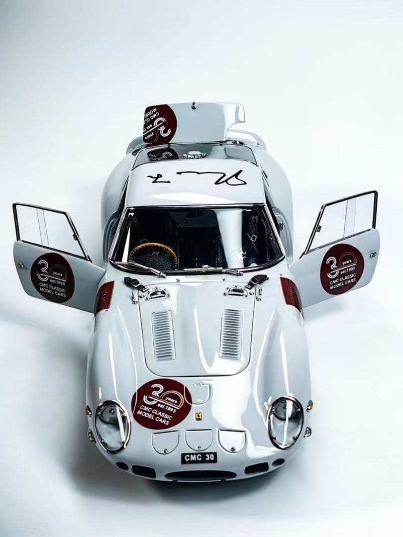 新品 CMC 1/18 フェラーリ 250 GTO 30周年記念モデル ミニカー