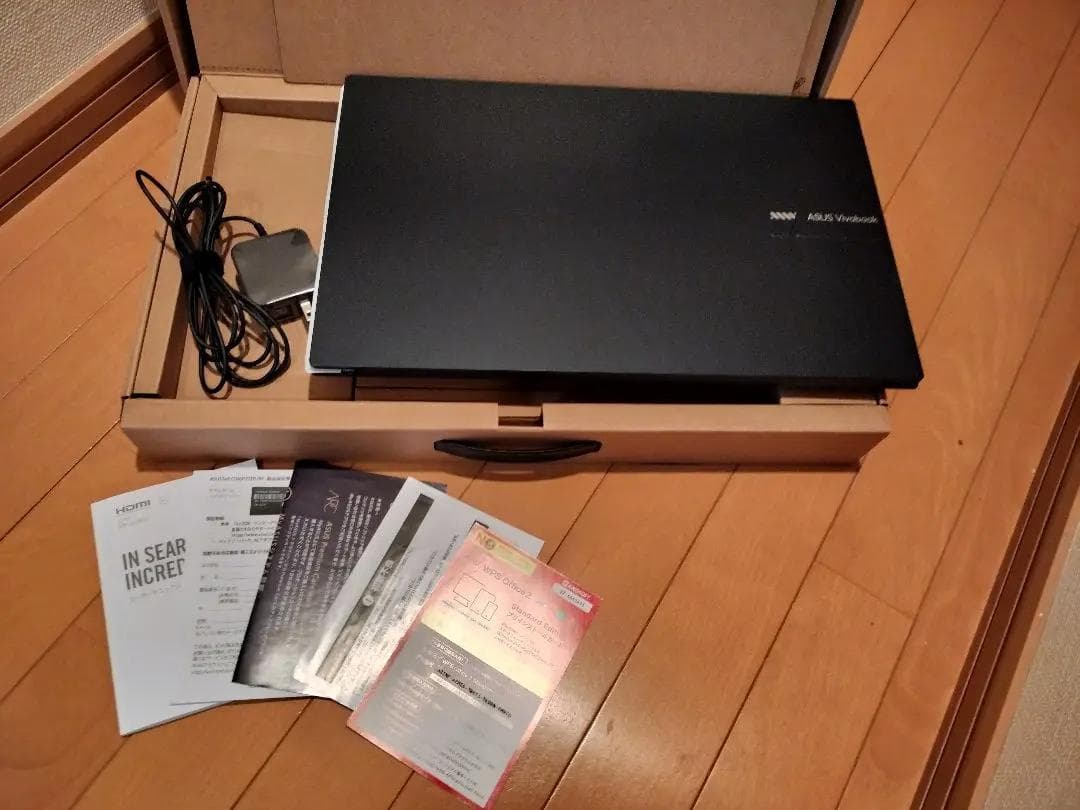 Asus vivobook X1704VA 17.3型ディスプレイ