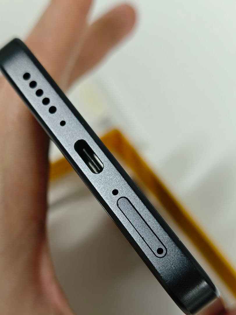 美品POCO X7 Pro 12+512GB【グローバル版】イェロー/ブラック