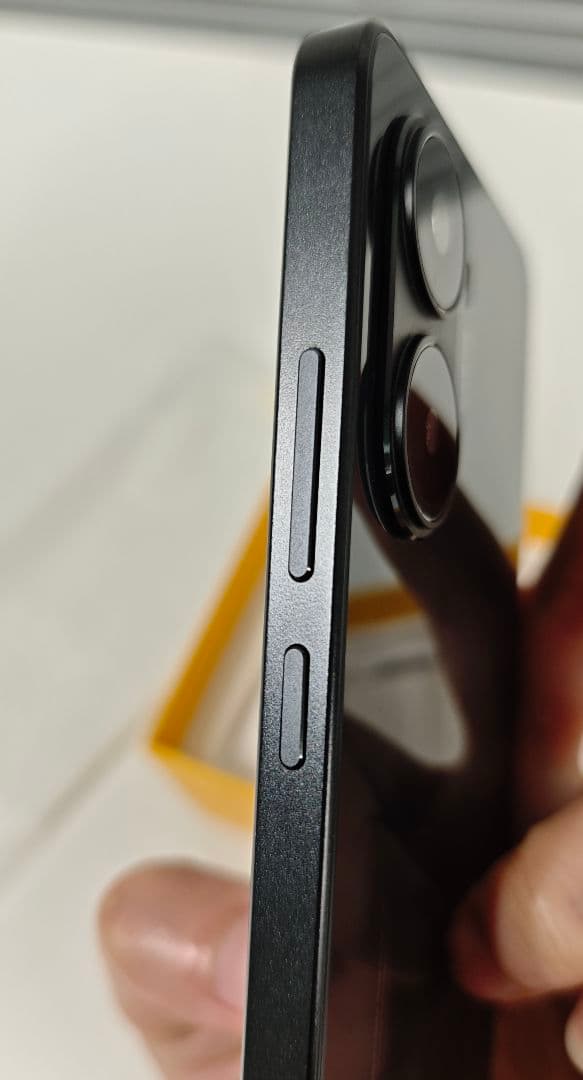 美品POCO X7 Pro 12+512GB【グローバル版】イェロー/ブラック