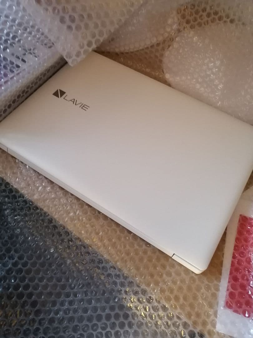 ノートパソコン　LAVIE 白