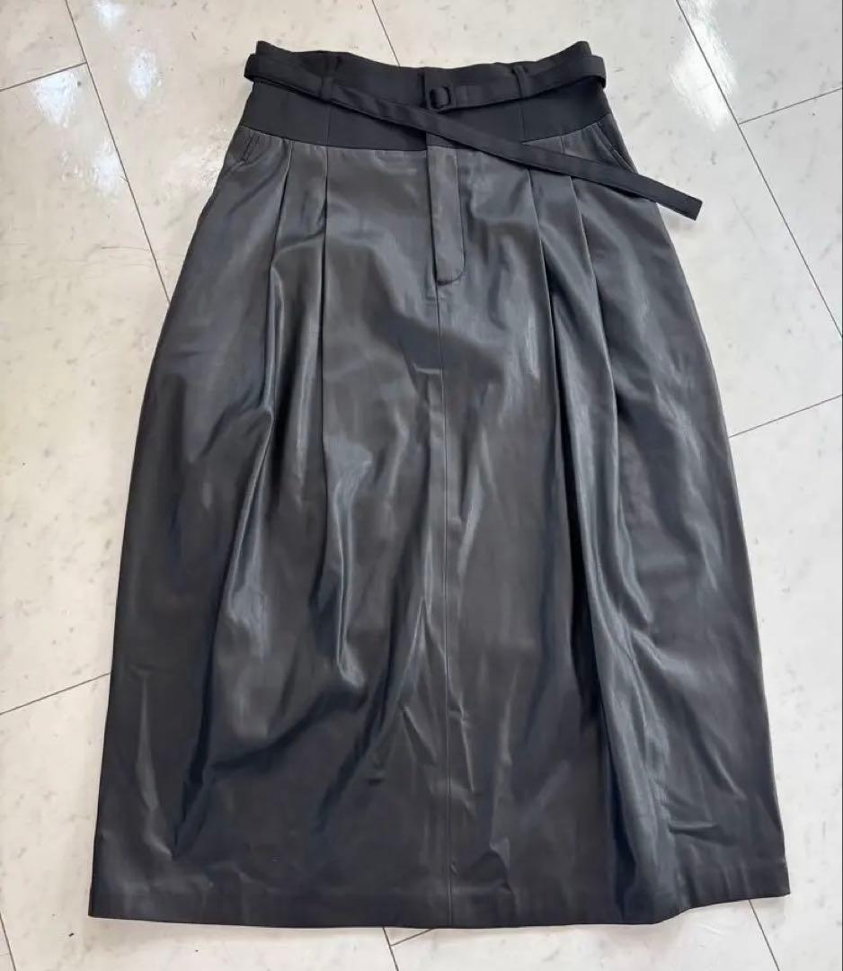 アドーアADORE フェイクレザー バルーンっぽいスカート