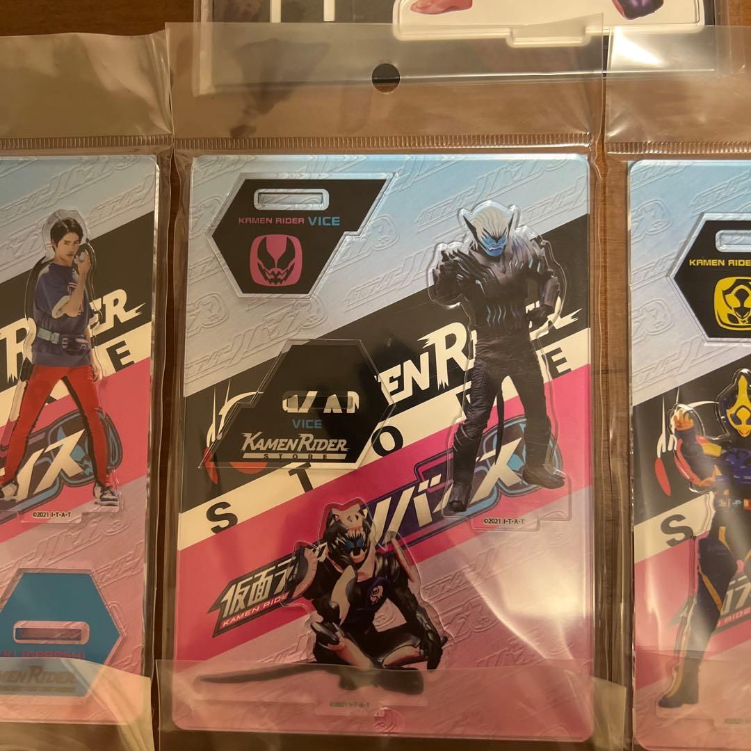 仮面ライダーリバイス　アクリルスタンド