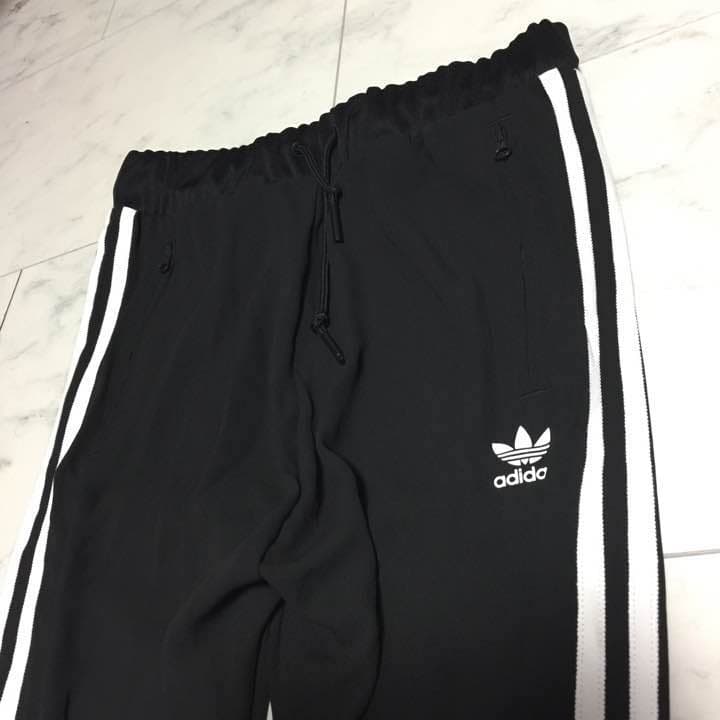 未使用！アディダス  adidas   ジャージ パンツ