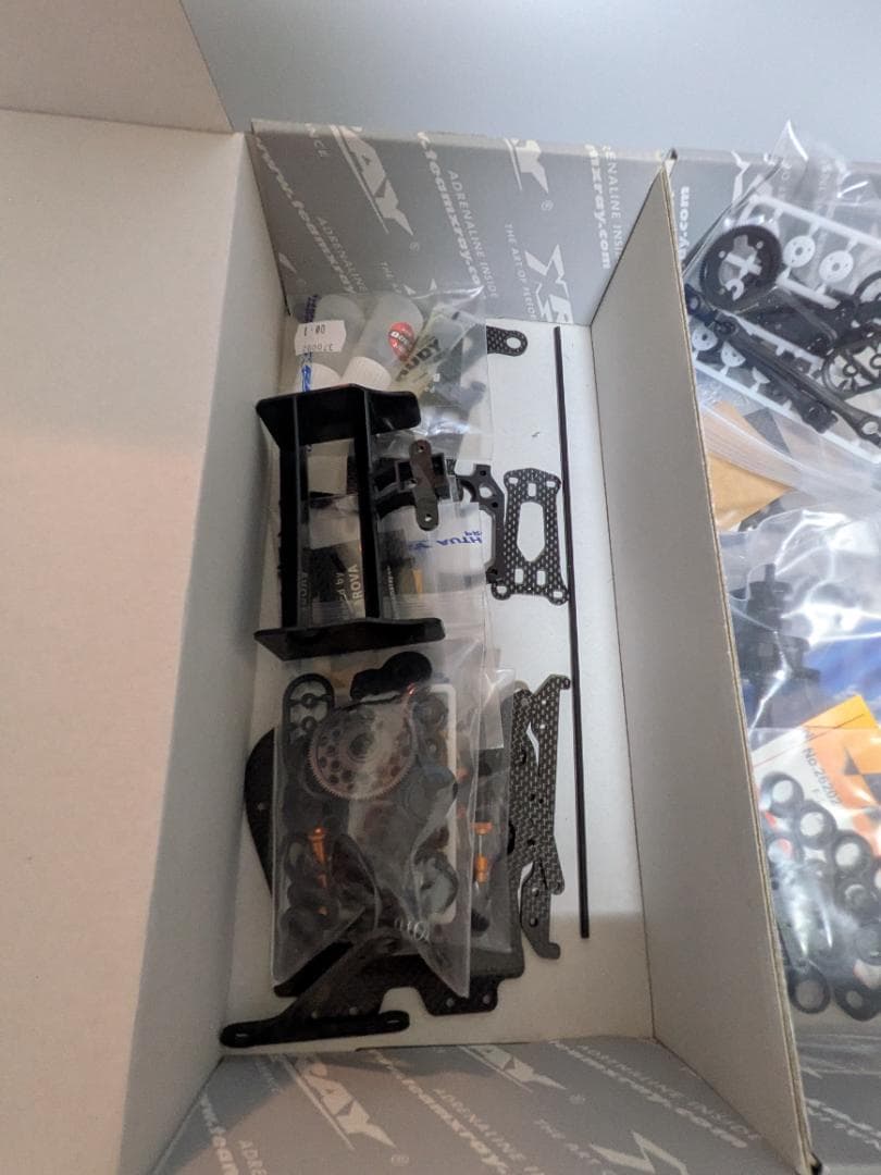 XRAY X1 2024 メカ+ボディ+タイヤ付(おまけ 初代X1付)