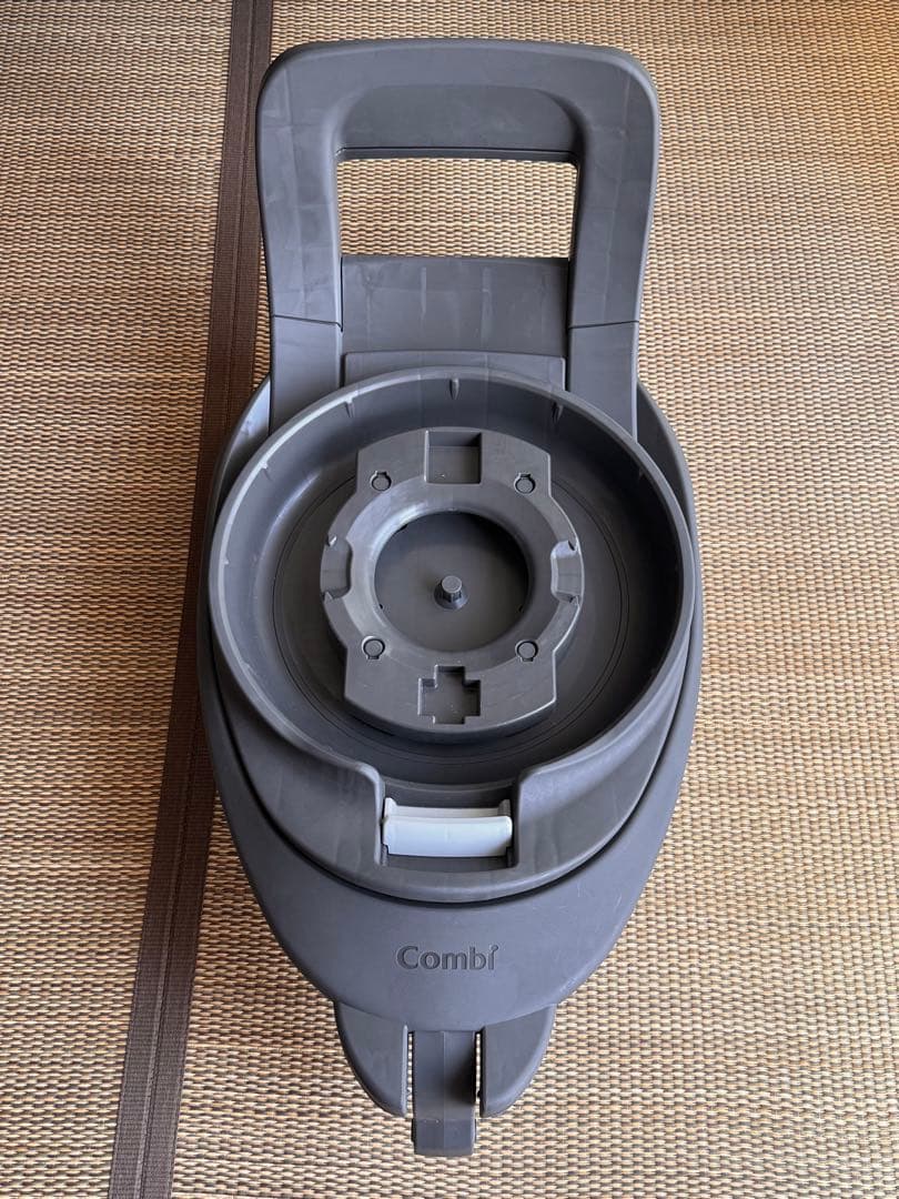 COMBI チャイルドシート　THE S シリーズ