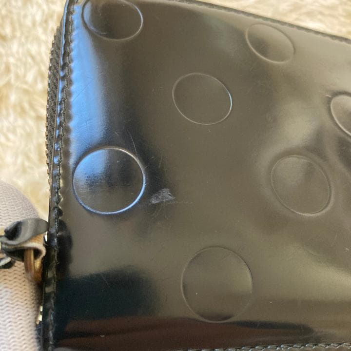 【コムデギャルソン】 ポルカドットエンボスL字ラウンドファスナー財布・ブラック黒