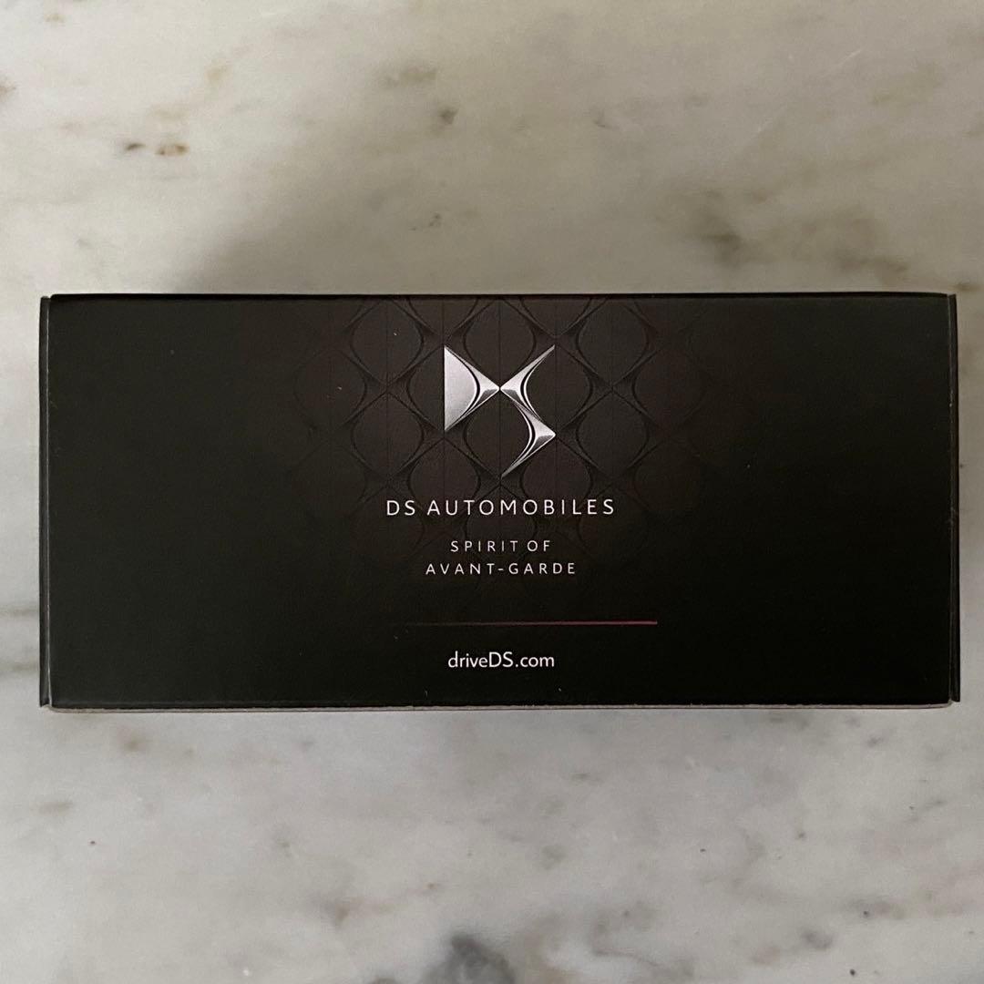 CITROËN DS 3 コレクターズ1/64スケールモデル