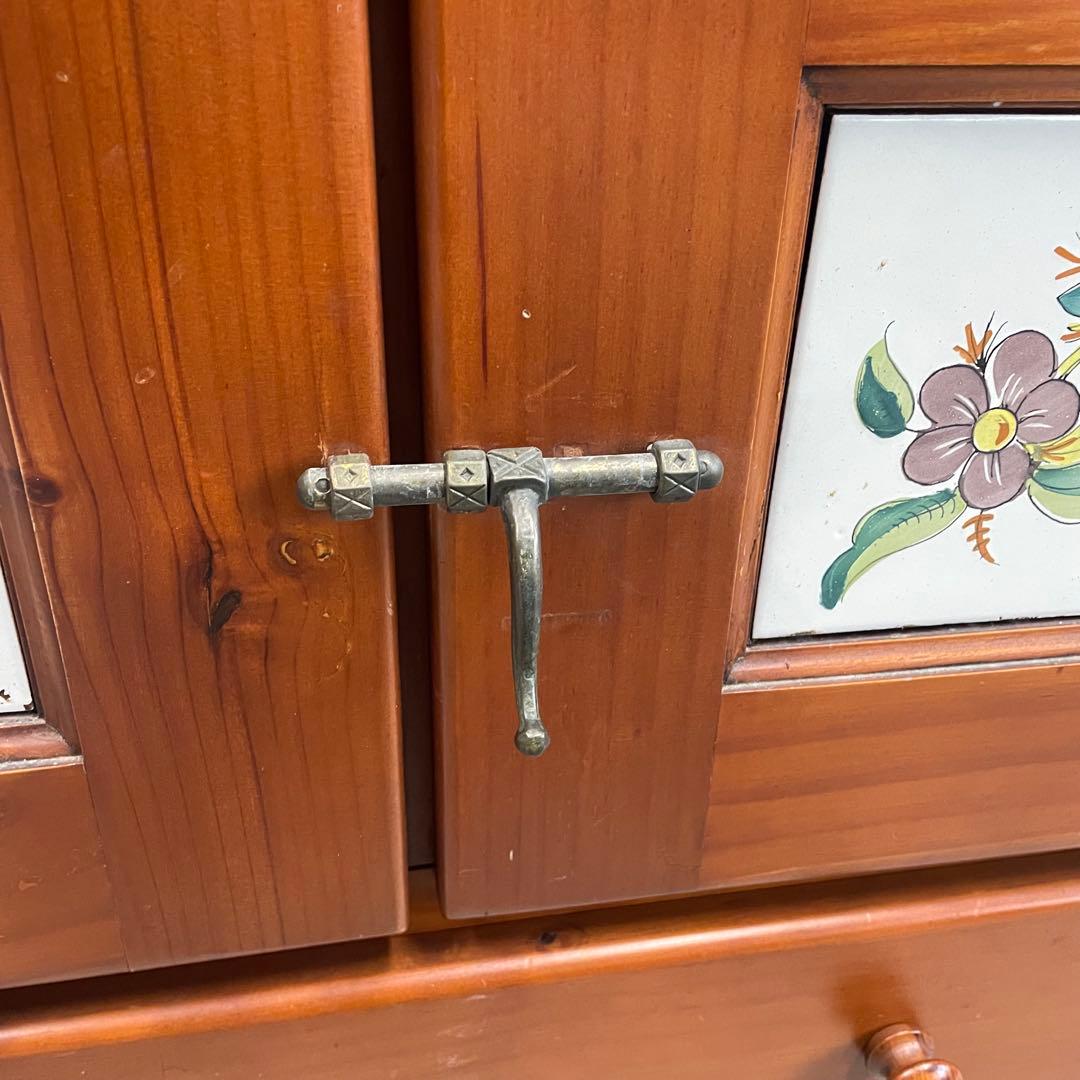 北欧カントリー＊花柄タイル 木製キャビネット　バレンシア風