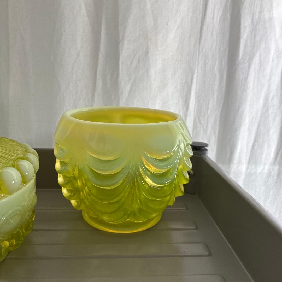 オパールセントガラス　カナリアイエロー　大型トリンケット　花瓶