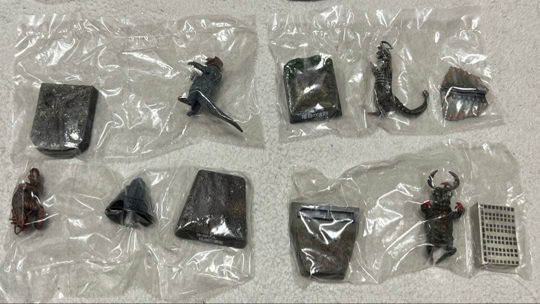 帰ってきたウルトラ怪獣名鑑　8種セット　ブック付き