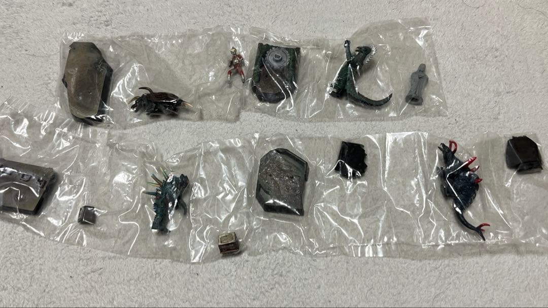 帰ってきたウルトラ怪獣名鑑　8種セット　ブック付き