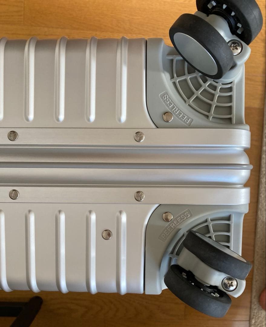 【美品】イノベーター 機内持ち込み対応　シルバー 36L