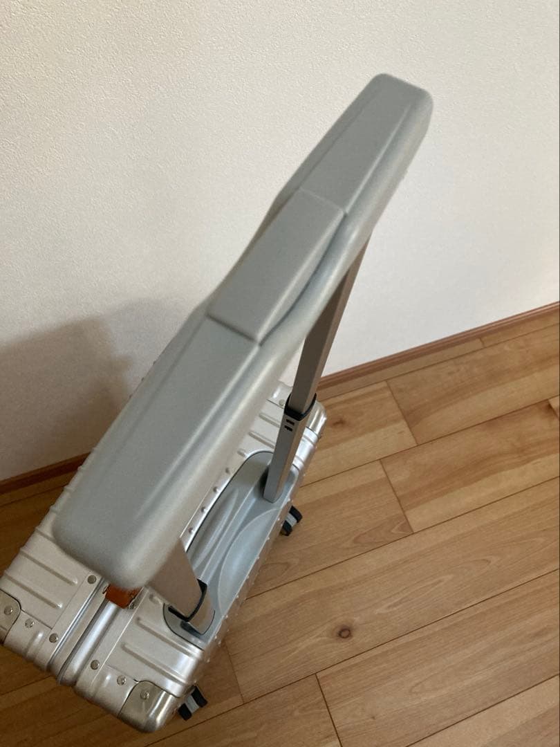 【美品】イノベーター 機内持ち込み対応　シルバー 36L