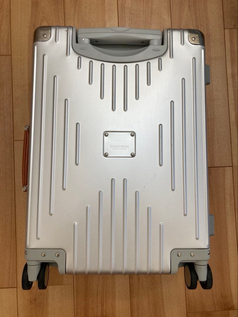 【美品】イノベーター 機内持ち込み対応　シルバー 36L