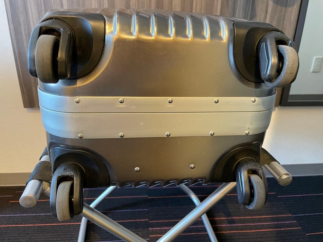 トリオ　CARGO カーゴ　スーツケース　シルバー