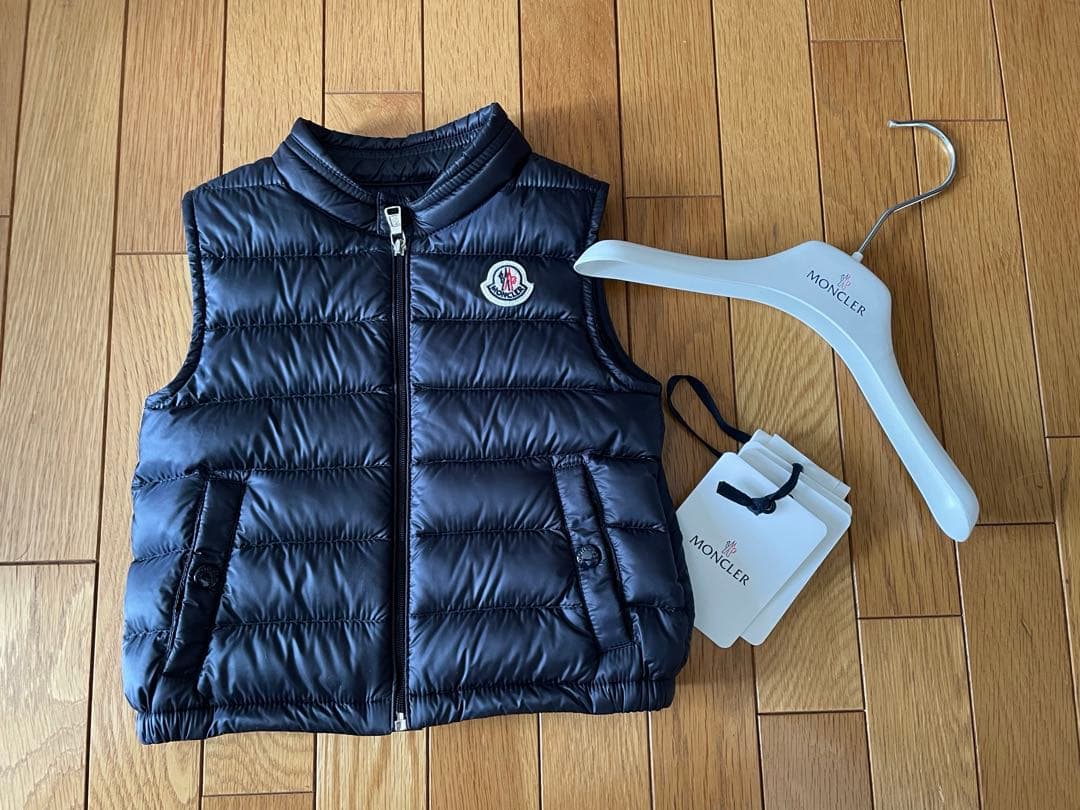 モンクレール　ダウンベスト