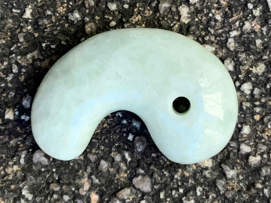 ✳一生物の守護石の高級勾玉を卸し値で‼️ 糸魚川翡翠　極上品　外部鑑定鑑別書付‼️