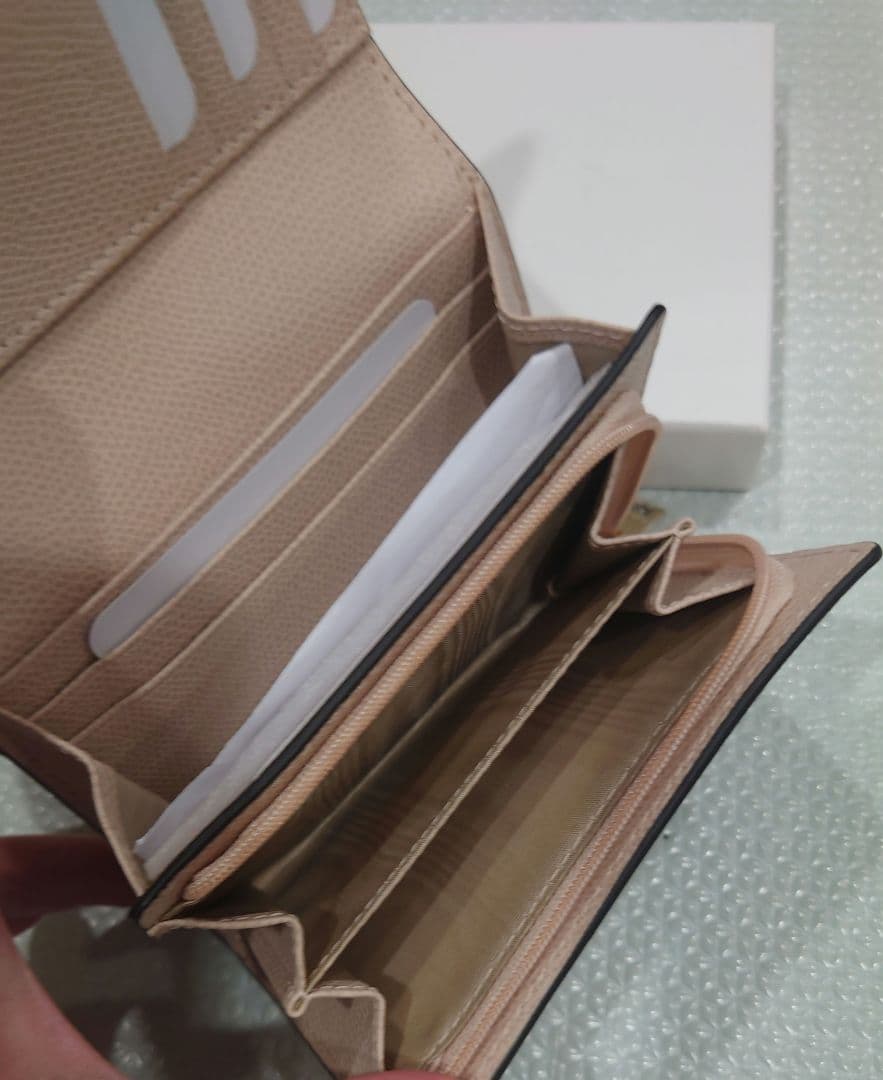 新品！フルラ FURLA カメリア Camelia コンパクト財布 M 財布