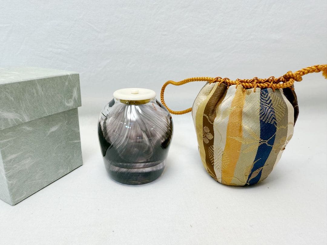 未使用 茶道具 大家具子造 硝子 丸肩衝 茶入 笹蔓緞子 仕覆付き 元箱