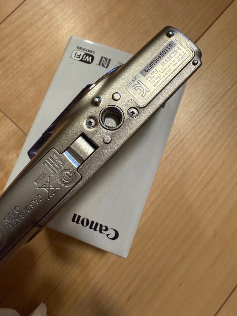 お買い得　【ほぼ新品】Canon IXY650 シルバー