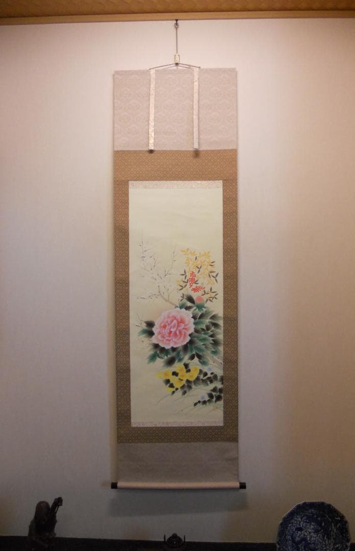 掛け軸 草堂 四季花 絹本 希少 軸装 茶道具 掛軸 美品 です。