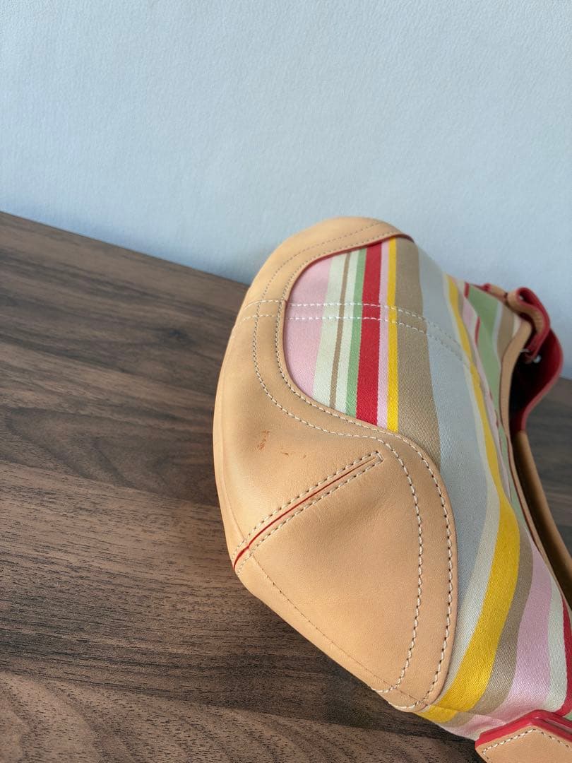 コーチ　カラフルボーダー　ホーボー　ハーフムーン　チャーム付き