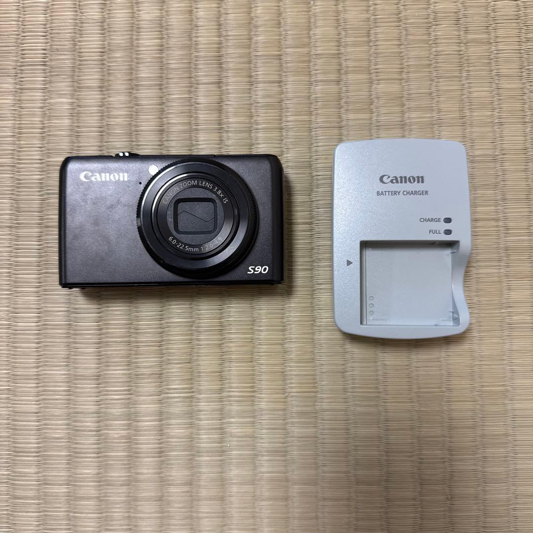 Canon S90 コンパクトデジタルカメラ 本体とバッテリーチャージャー