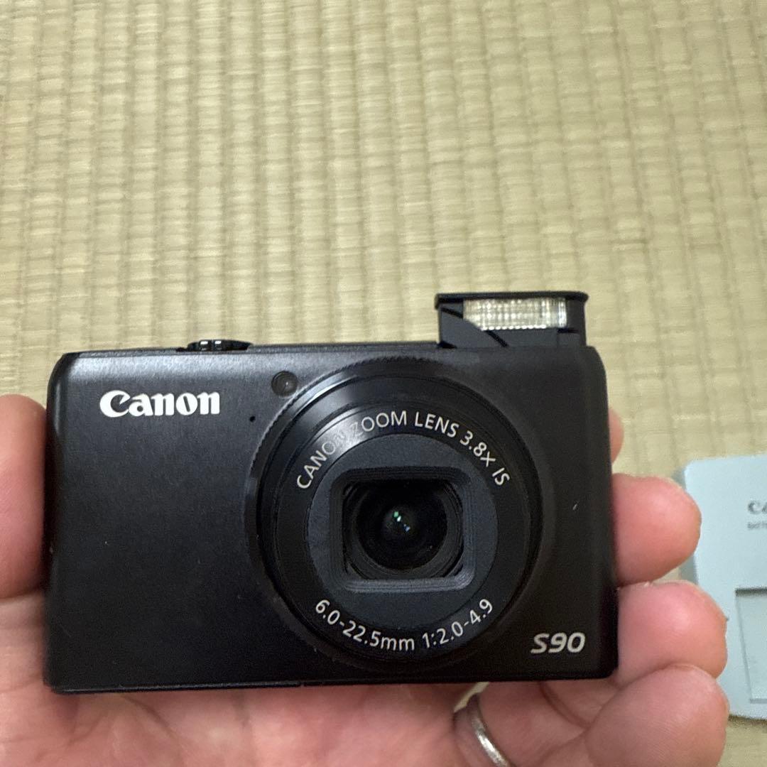 Canon S90 コンパクトデジタルカメラ 本体とバッテリーチャージャー
