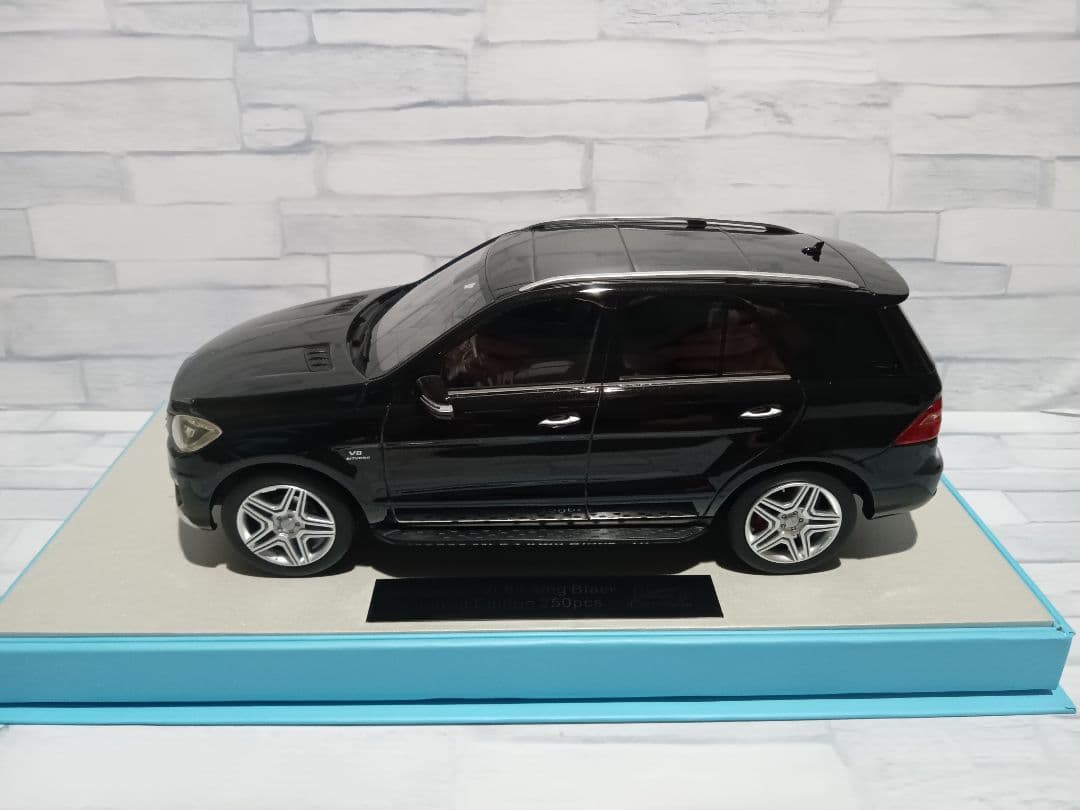 1/18 メルセデス・ベンツ　ML63AMG　ミニカー　ブラック