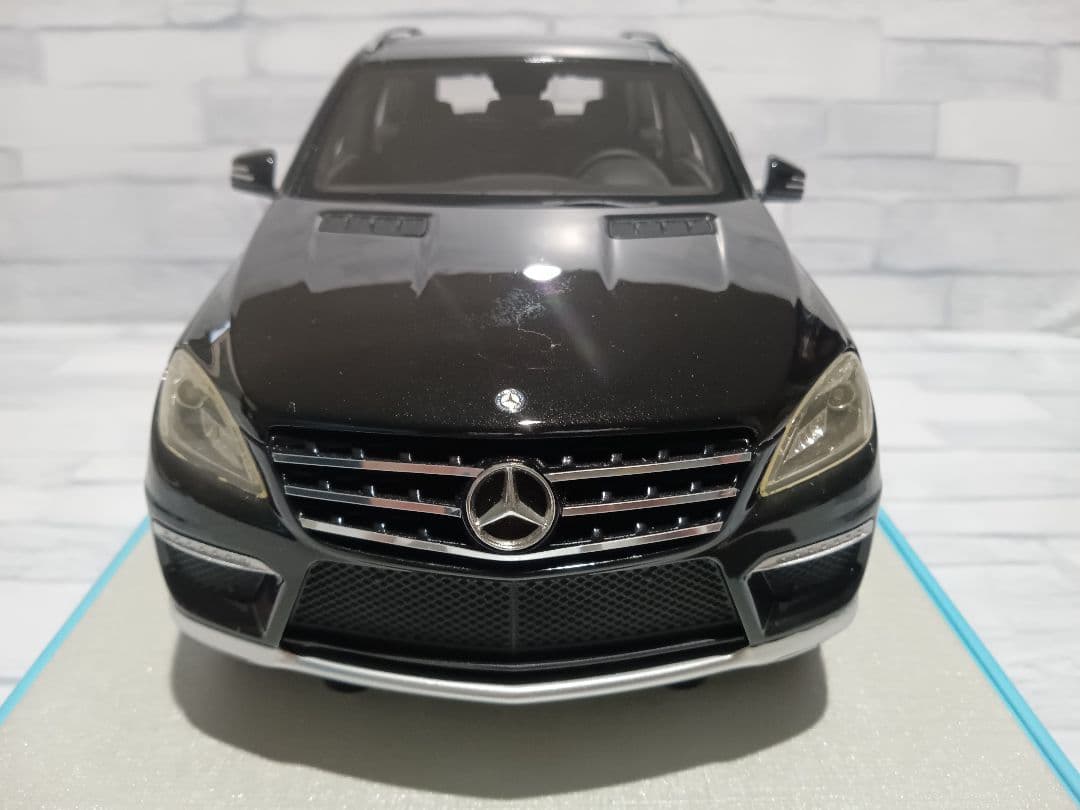 1/18 メルセデス・ベンツ　ML63AMG　ミニカー　ブラック