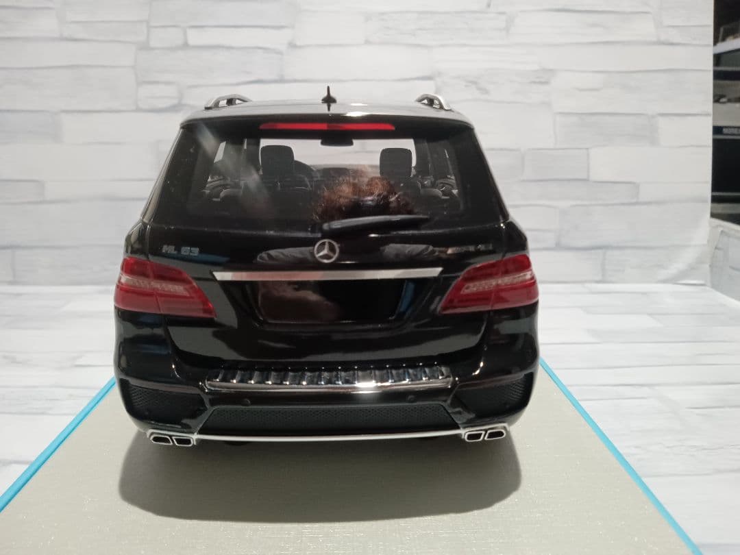 1/18 メルセデス・ベンツ　ML63AMG　ミニカー　ブラック