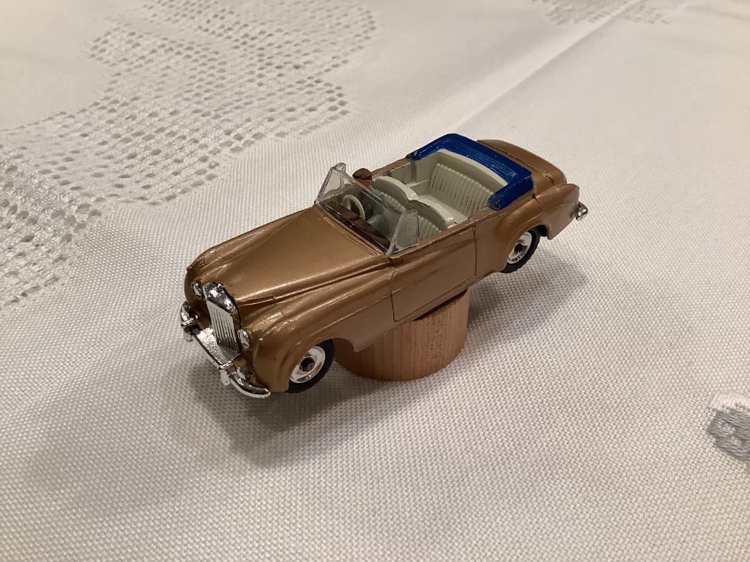 お値下げ！レアカラーDINKY TOYS BENTLEY ミニカー