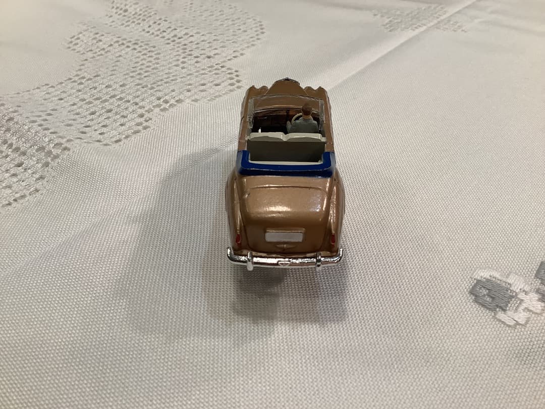 お値下げ！レアカラーDINKY TOYS BENTLEY ミニカー