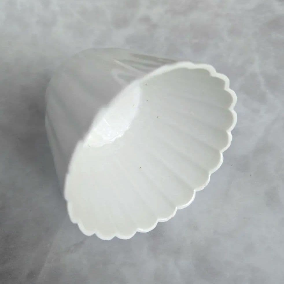 古伊万里　白磁　菊形　猪口　向付　骨董　江戸時代　アンティーク　金継ぎ