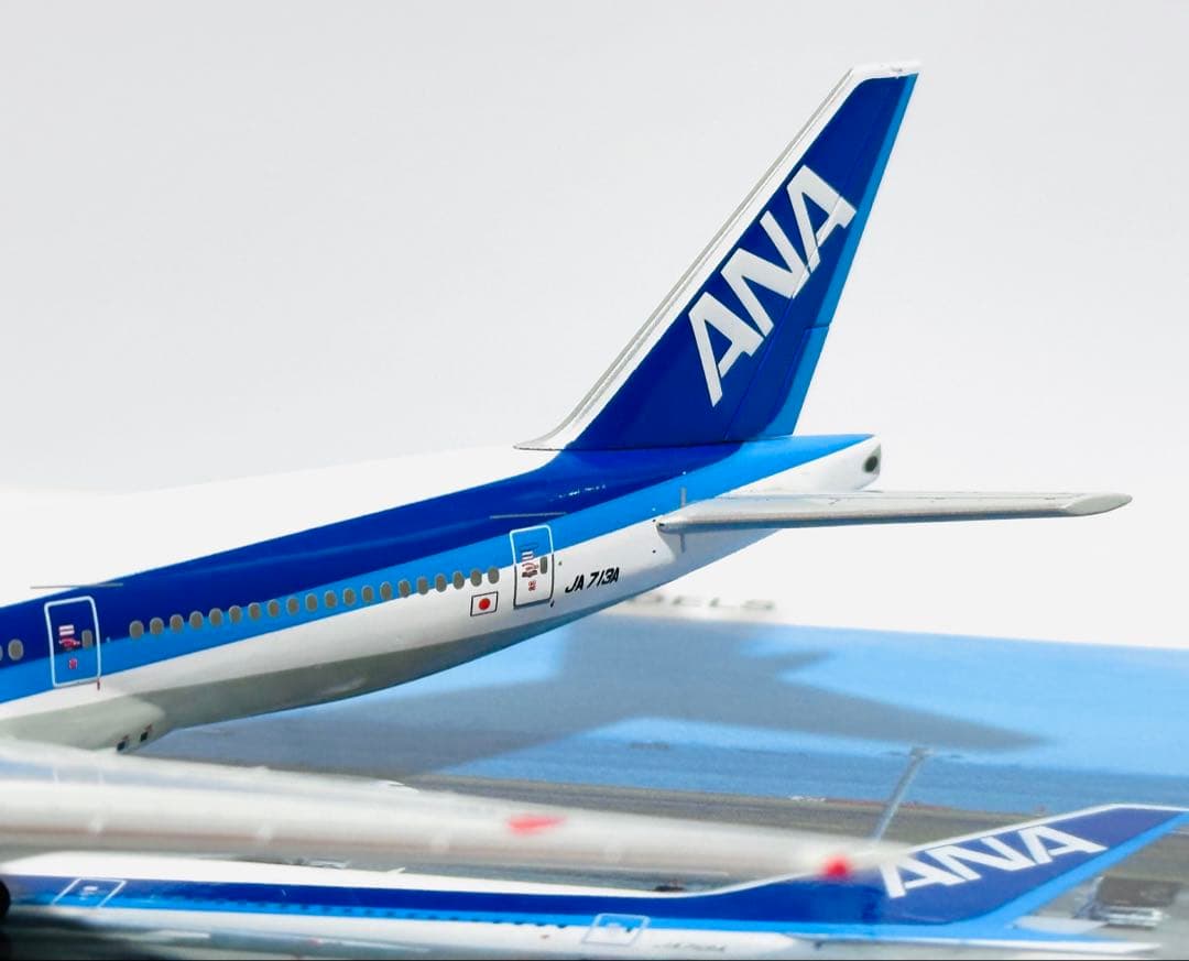 全日空商事 1/400 ANA B777-200 NH40022