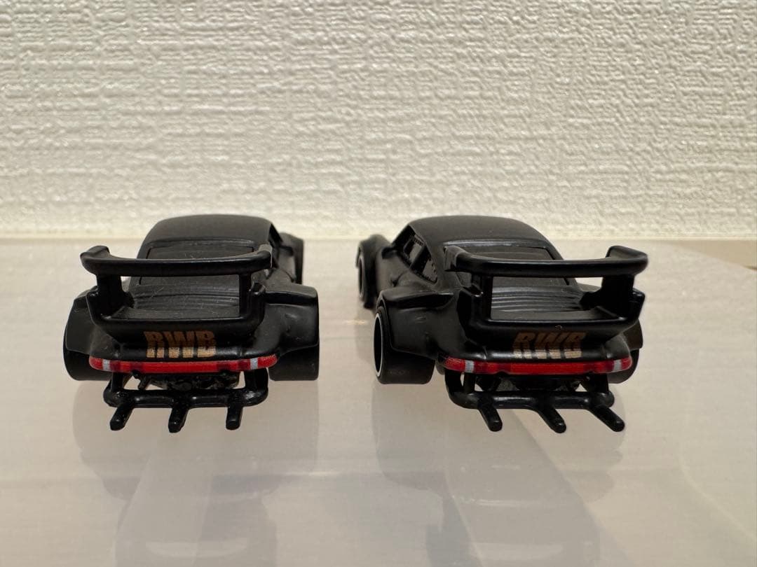 ホットウィール　ポルシェ930 RWB2台セット。