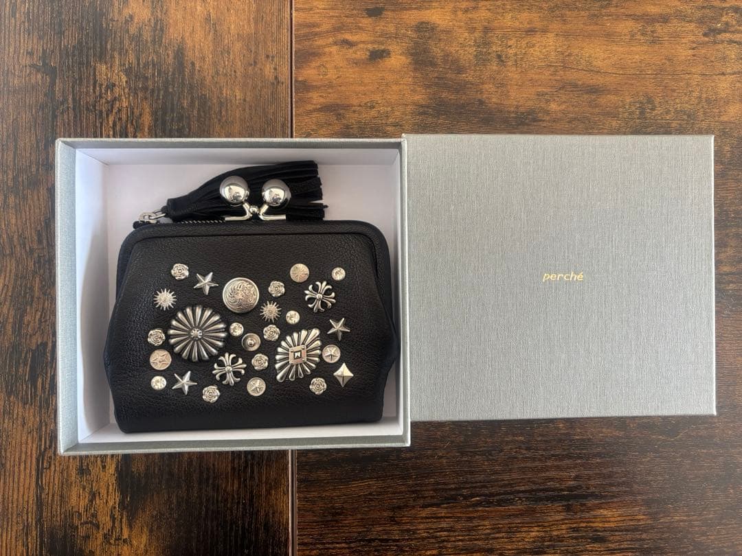perche（ペルケ）　マルチスタッズがま口二つ折りウォレット （BK）