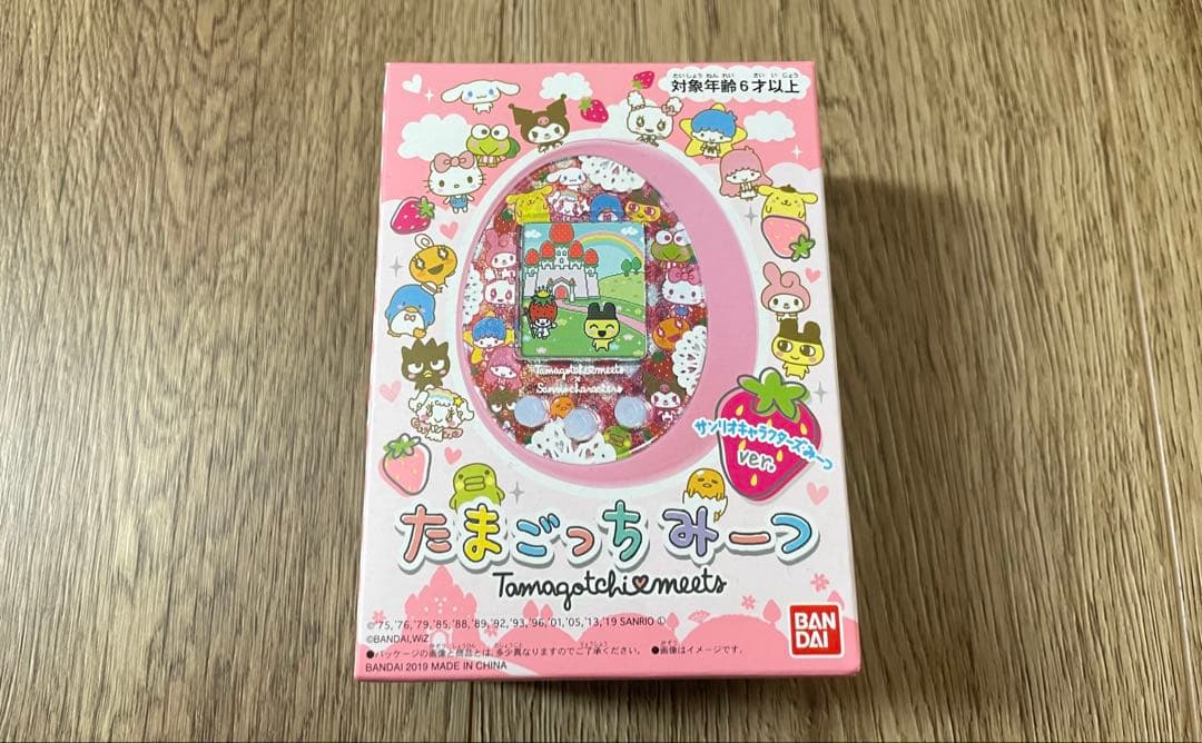 たまごっちみーつ　サンリオ　ピンク キャラクター柄