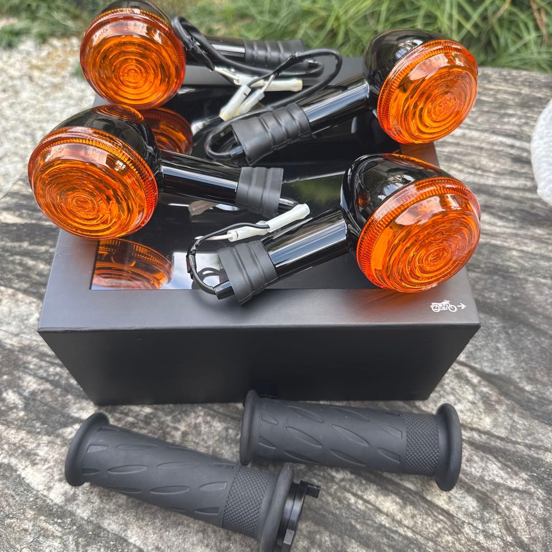 トライアンフ T120純正ウィンカー4個　純正グリップのおまけ付き