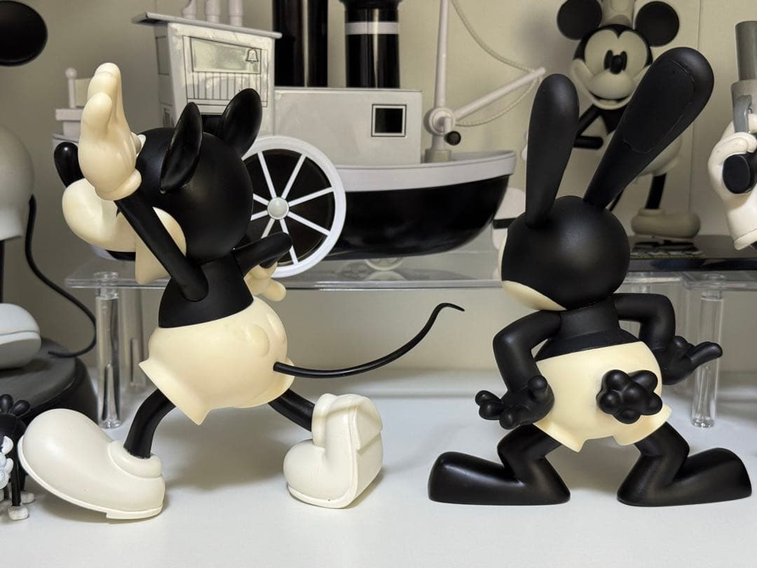 【新品未使用】ディズニー メディコムトイ ミッキー＆オズワルド ビックフィギュア