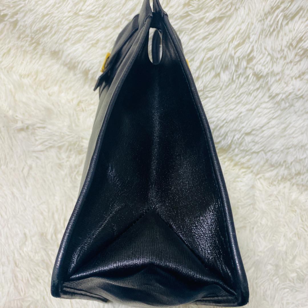 GUCCI グッチ ビジネスバッグ A4収納可 ゴールド金具 黒 レザー 自立