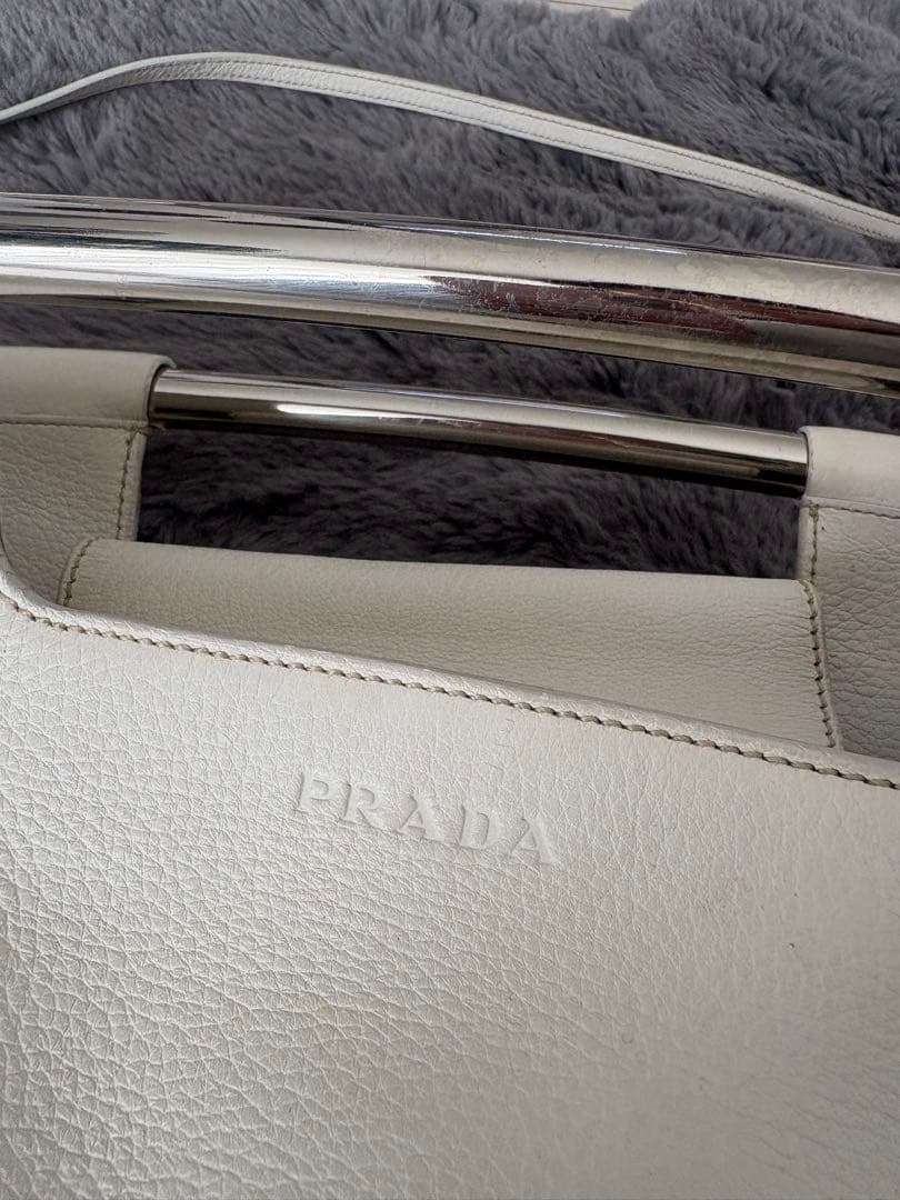 【PRADA 】希少デザイン✨✨ ホワイトレザー ショルダーバッグ